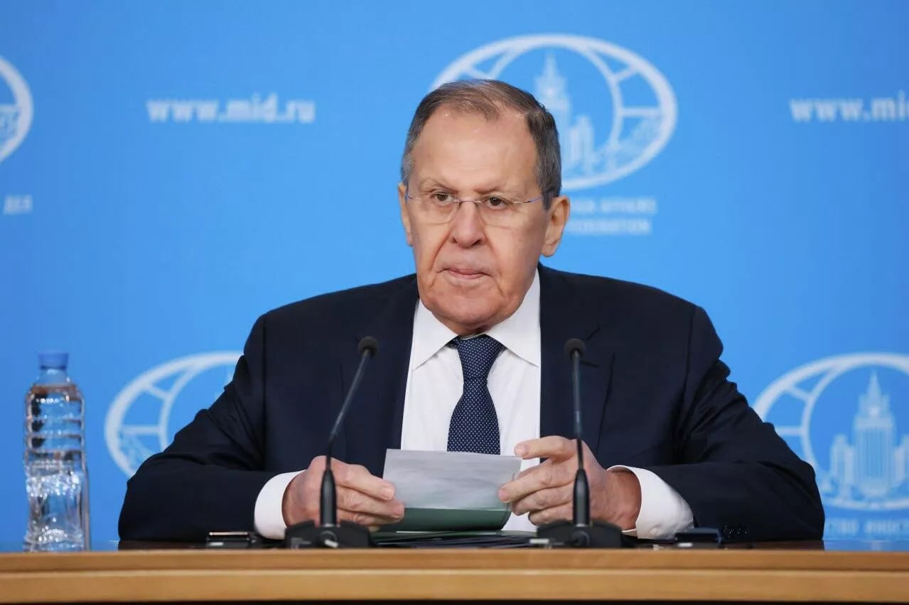 Украина - единственная страна, где официальный язык ООН запрещен во всех сферах жизни, заявил Лавров