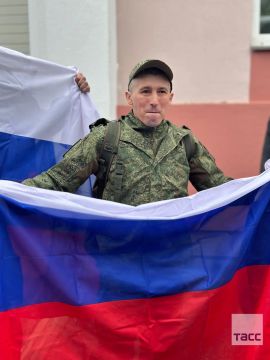 Первые кадры возвращенных из украинского плена российских военнослужащих