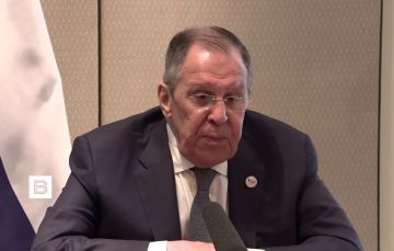 О несоблюдении Украиной собственной конституции, недоверии Евросоюзу и развитии отношений России и Китая после визита Трампа в Пекин: основные тезисы главы МИД РФ Сергея Лаврова на пресс-подходе в Индии:
