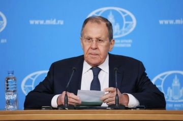 Украина - единственная страна, где официальный язык ООН запрещен во всех сферах жизни, заявил Лавров