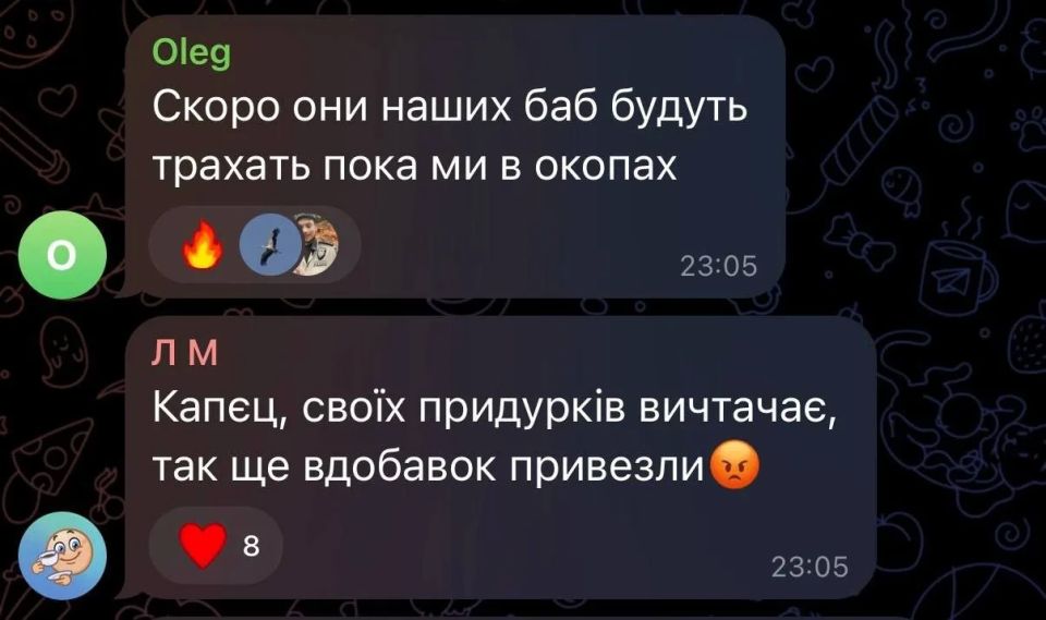 В Киеве индус решил, что спарринг с девушками на улице — это часть национальной традиции В Киеве индус решил, что спарринг с девушками на улице — это часть национальной традиции