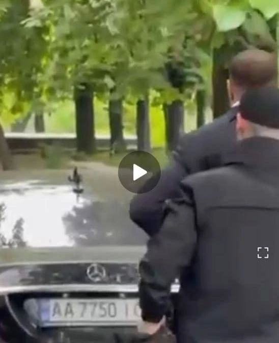 Необходимые деньги собрали, Ермака выпустили под залог — всё по закону Необходимые деньги собрали, Ермака выпустили под залог — всё по закону