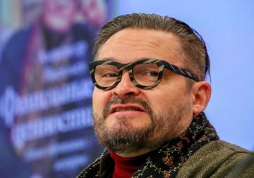 Телеведущего Александра Васильева могут признать иноагентом — из-за переводов от украинских поклонников за курсы про стиль и моду через левые карты