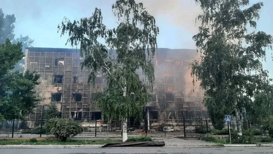 ВСУ ночью атаковали учебный корпус и общежитие колледжа в Старобельске в ЛНР ВСУ ночью атаковали учебный корпус и общежитие колледжа в Старобельске в ЛНР