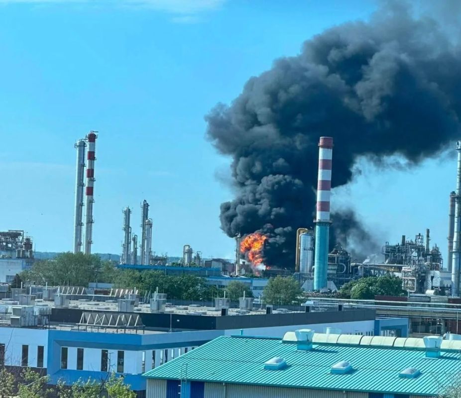 На заводе крупнейшей нефтегазовой компании Венгрии MOL произошёл взрыв, погиб один человек, есть несколько тяжелораненых, сообщил венгерский премьер-министр Мадьяр