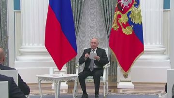 «В такие руки нужно передавать будущее страны»: Президент встретился с выпускниками программы «Время героев»