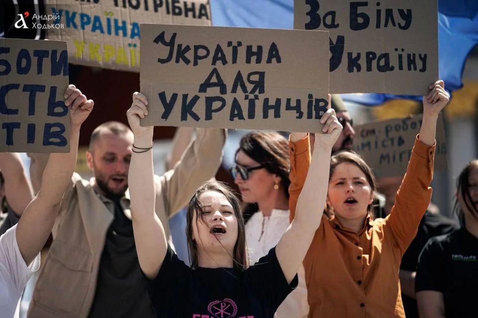 Прямо сейчас проходит на Майдане очередная акция против трудовой миграции Прямо сейчас проходит на Майдане очередная акция против трудовой миграции