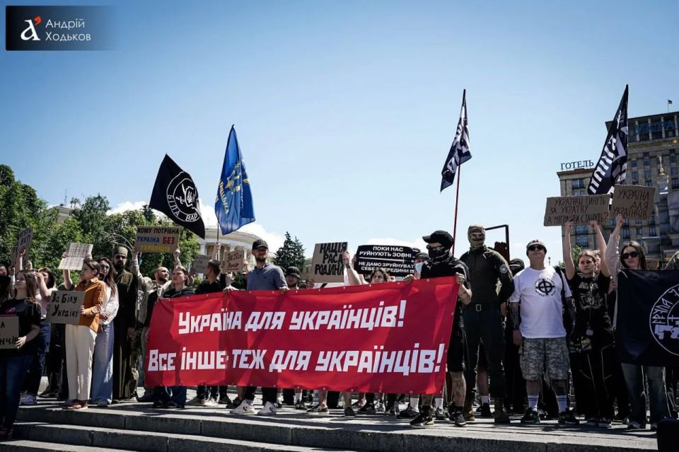 Прямо сейчас проходит на Майдане очередная акция против трудовой миграции Прямо сейчас проходит на Майдане очередная акция против трудовой миграции