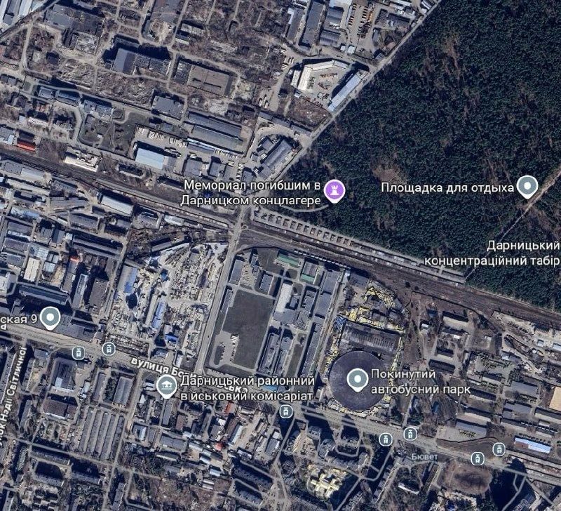В Дарницком районе Киева прилёты пришлись по складам и территории фармацевтической фабрики «Дарница» В Дарницком районе Киева прилёты пришлись по складам и территории фармацевтической фабрики «Дарница»