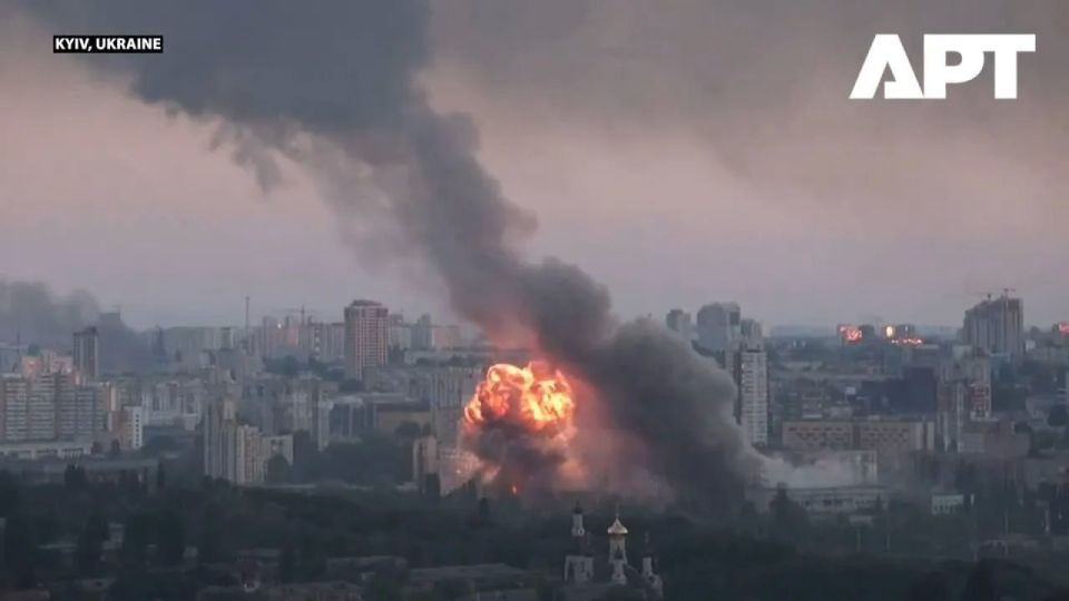 APT News публикует кадры массированного удара возмездия по Киеву APT News публикует кадры массированного удара возмездия по Киеву
