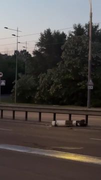 Обломок противоракеты системы Patriot PAC-3 MSE на проспекте Романа Шухевича (быв