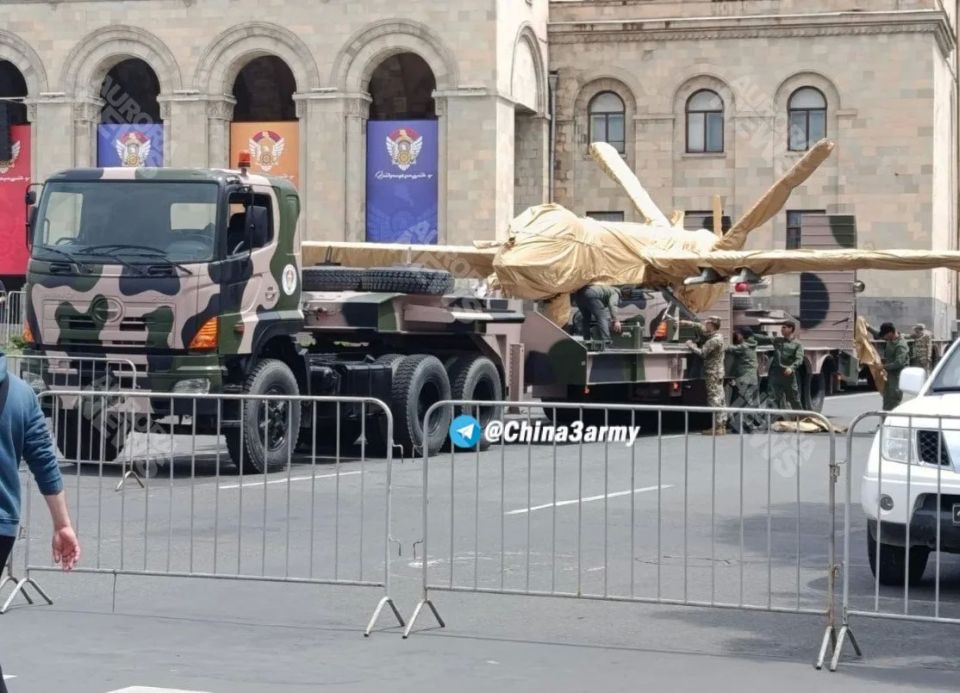 НЕ ПРОШЛО И ШЕСТИ ЛЕТ. После тотального превосходства азербайджанских БПЛА в воздухе над Карабахом Армения всё-таки решила перенять опыт