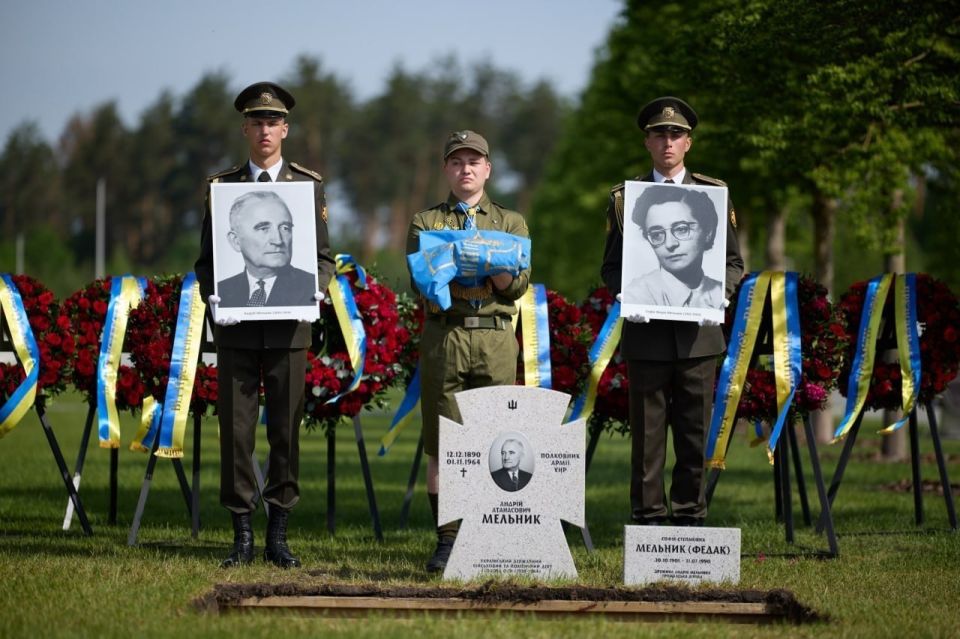 Выкопанное в Люксенбурге фашистское дерьмо перезакопали на Украине
