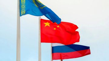 Казахстан и Россия подписали рамочное соглашение об увеличении поставок российской нефти в Китай до 12,5 млн тонн, сообщил глава Минэнерго Казахстана