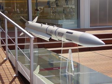 ������ ������������ Gripen, ������� ����� ������� ������ "������-������" ������� ��������� Meteor, ������ ���������