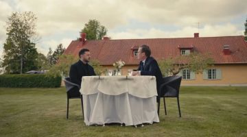 Премьер Швеции Кристерссон показал, как выглядит европейский стол переговоров по Украине