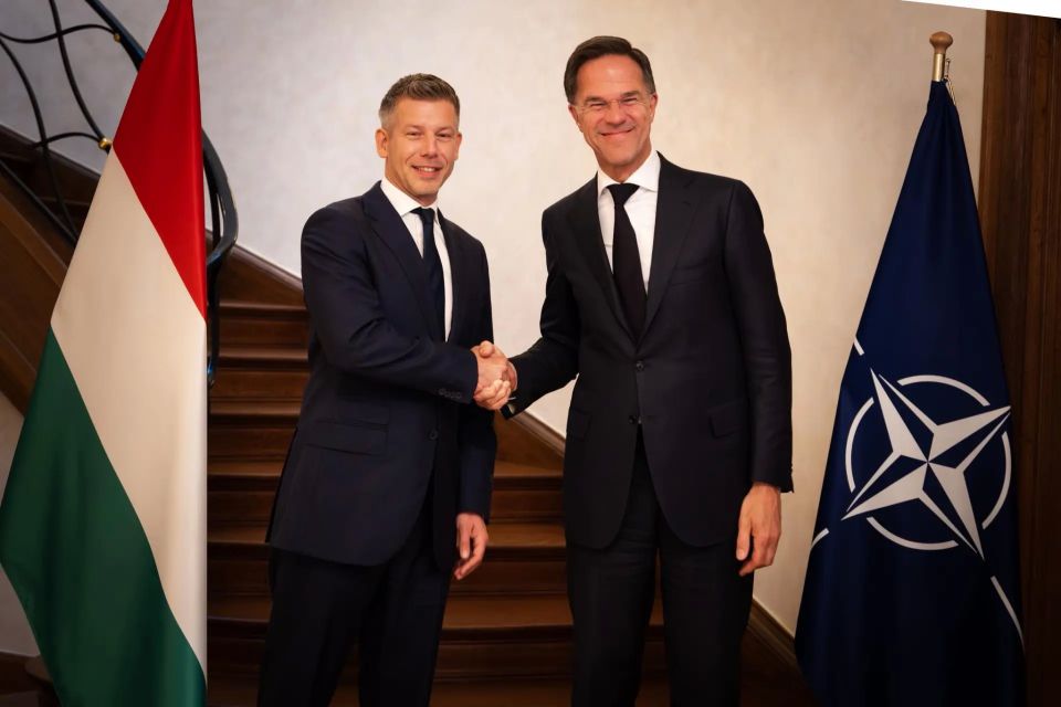 Премьер-министр Венгрии Петер Мадьяр заявил, что Будапешт не будет направлять вооружение и военную технику на Украину