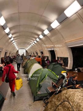 В Киеве к предупреждению прислушались и заняли метро с палатками