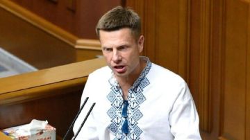 О любви украинцев к войне. Здравомыслящие люди, уцелевшие в некоторых странах, граничащих с Украиной, удивляются тому, что украинцев становится всё меньше и меньше, на фронт и в могилу они отчаянно не хотят, но против войны...
