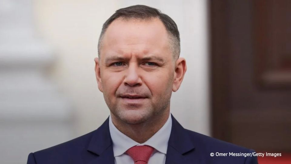 Президент Польши Навроцкий предложил отобрать у Зеленского высшую госнаграду Польши в связи с его решением присудить наименование "имени героев УПА"* подразделению ВСУ