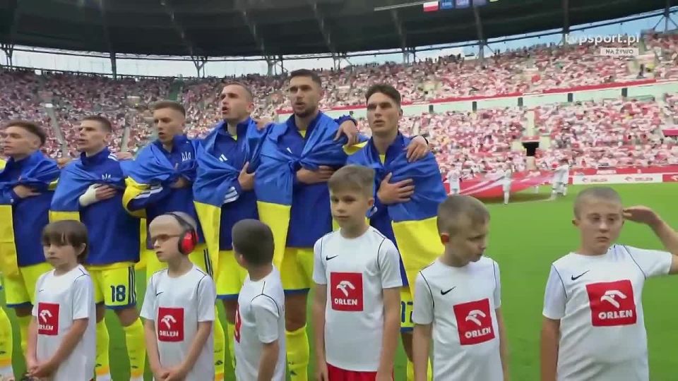 Польские болельщики освистали сборную и гимн Украины на товарищеском матче