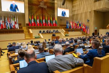 Президент Литвы выступил против диалога с Россией