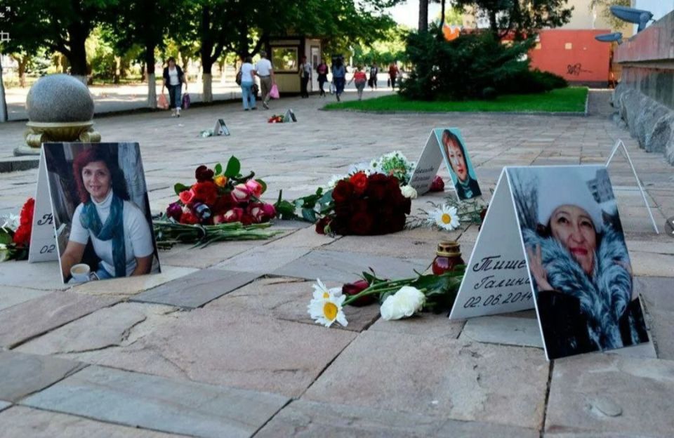 Эдуард Басурин: #МЫПОМНИМ. 2 июня 2014 года Авиаудар по зданию Луганской областной администрации Эдуард Басурин: #МЫПОМНИМ. 2 июня 2014 года Авиаудар по зданию Луганской областной администрации