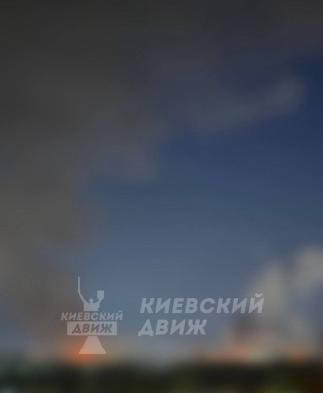 Пожары в Киеве после ударов Пожары в Киеве после ударов