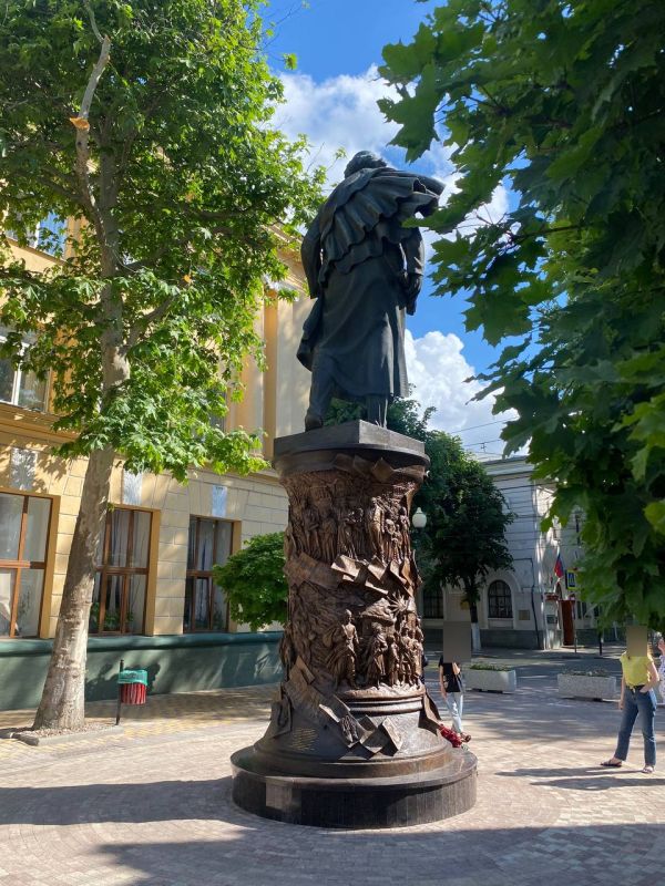 Иван Мезюхо: У нас в городе появился памятник Николаю Васильевичу Гоголю Иван Мезюхо: У нас в городе появился памятник Николаю Васильевичу Гоголю