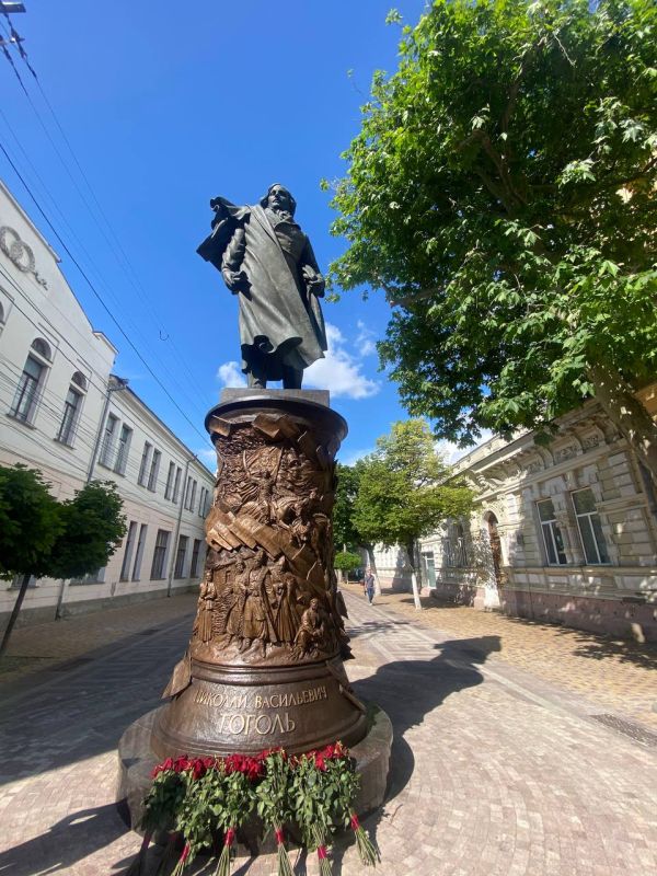Иван Мезюхо: У нас в городе появился памятник Николаю Васильевичу Гоголю Иван Мезюхо: У нас в городе появился памятник Николаю Васильевичу Гоголю