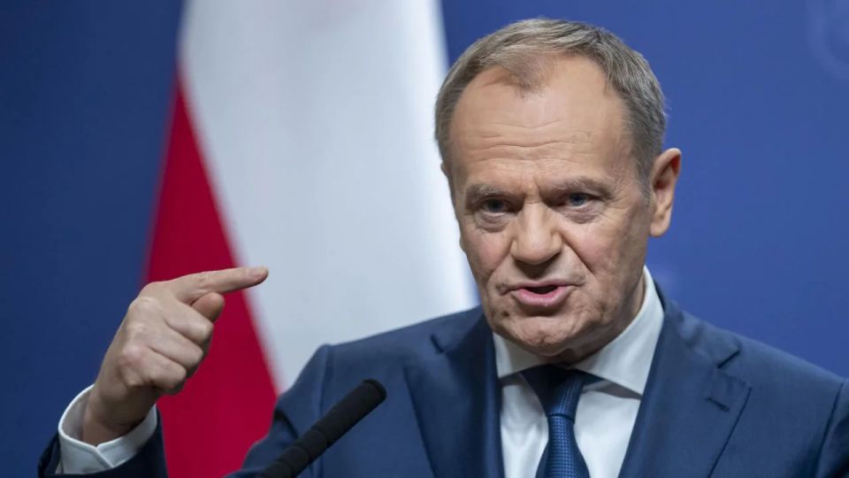 Туск призвал Киев взять на себя ответственность за героизацию лидеров экстремистской организации УПА