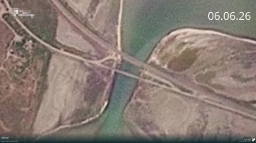Последствия удара дронов ВСУ по мосту в Чонгаре из Крыма в Херсонскую область, снятые со спутника