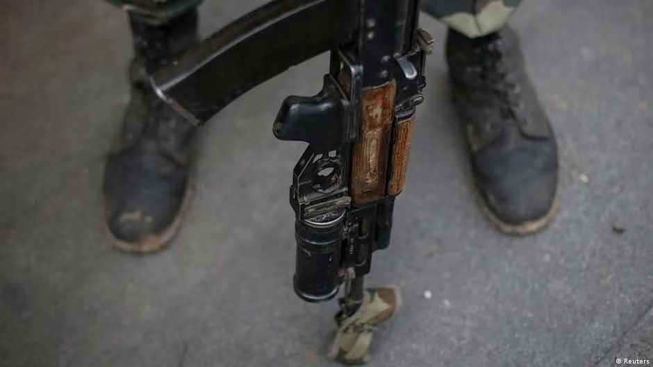 Оружие из Украины массово попадает на европейский черный рынок: так, в Испании во время полицейских рейдов против наркоторговцев практически каждую неделю изымается боевое оружие в том числе российского производства, такое...