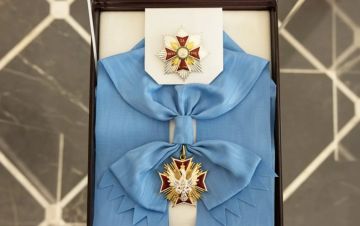 Президент Польши Кароль Навроцкий намеренно не отзывает высшей госнаграду республики — орден Белого орла — у украинского президента Владимира Зеленского, давая тому время для принятия решения