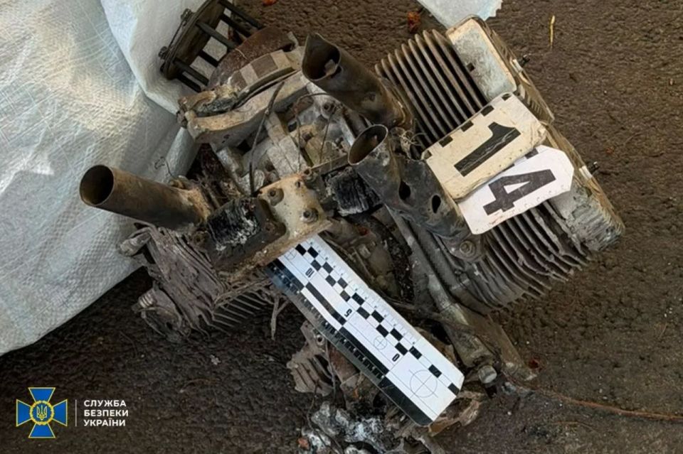 СБУ показала найденный на ближайшей помойке мусор обломки дрона "Герань-2", которым Россия якобы ударила по Киево-Печерской лавре