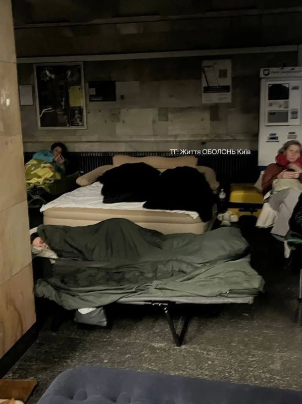 Обстановка на станции метро «Оболонь» в Киеве сегодня ночью Обстановка на станции метро «Оболонь» в Киеве сегодня ночью