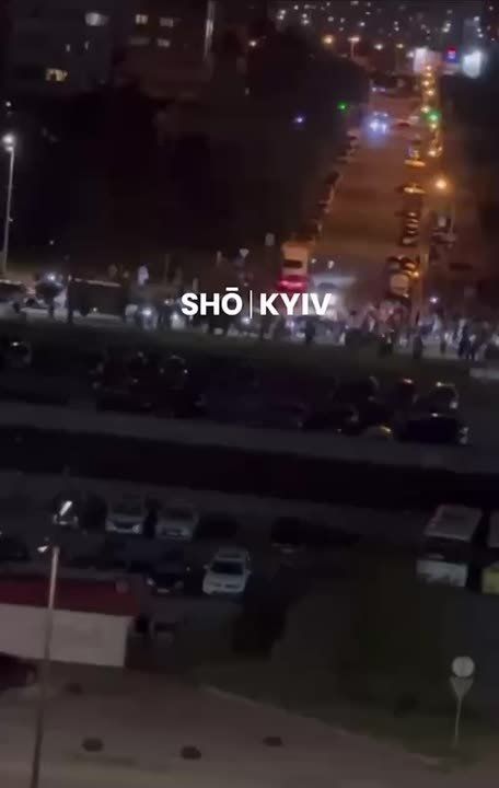 Записки ветерана: В Киеве возня против ТЦК.. Все началось с привычного винтилова людоловов военного диктатора Зеленского, очередной жертвы, за которую вписались местные. В итоге все переросло в побоище с полицаями, которые...