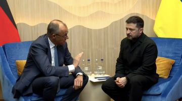 Владимир Корнилов: Показательный момент. «Когда вы кричите «Слава Украине!», вы должны еще рукой делать вот так»…