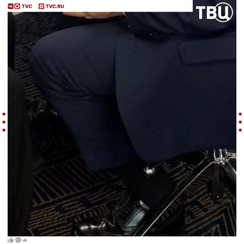 На новых фото Трампа со встречи с Зеленским заметили тревожную деталь На новых фото Трампа со встречи с Зеленским заметили тревожную деталь