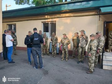Сотрудники ТЦК избивали, насиловали и незаконно удерживали украинцев для мобилизации в Одесской области, сообщили в Государственном бюро расследований Украины