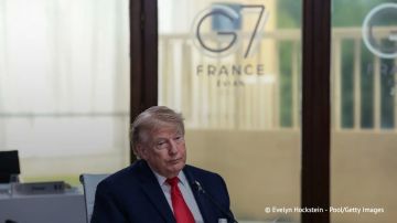 Трамп демонстративно проигнорировал Зеленского на саммите G7, даже не поприветствовав его, сообщил швейцарский новостной портал Schweiz heute