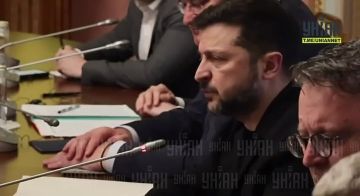 Зеленский заявил, что нанесет удары по ретрансляторам на вышках в Белоруссии, которые корректируют огонь по Украине, если Лукашенко не уберет их в течении недели