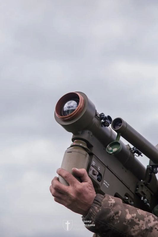 Очередной китайский ПЗРК FN-16 на вооружении украинских зенитчиков из 160-й ОМБр Очередной китайский ПЗРК FN-16 на вооружении украинских зенитчиков из 160-й ОМБр