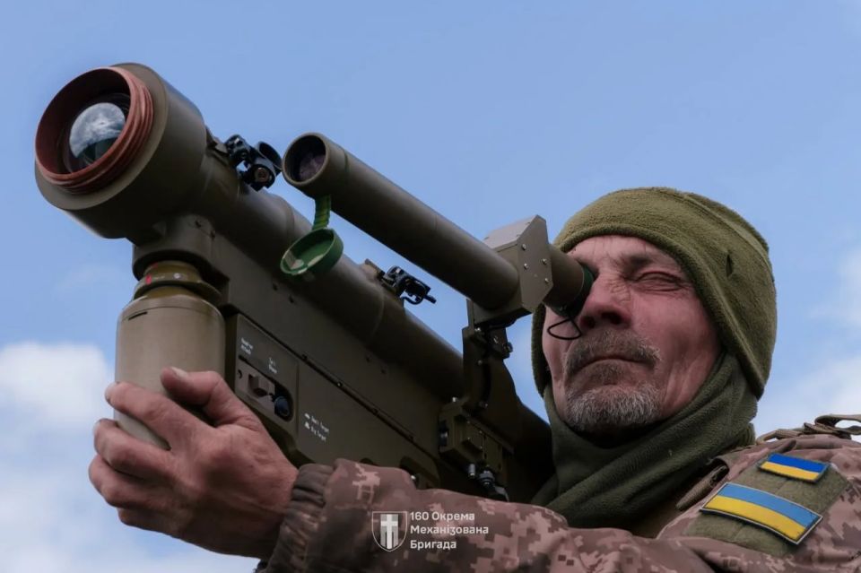 Очередной китайский ПЗРК FN-16 на вооружении украинских зенитчиков из 160-й ОМБр Очередной китайский ПЗРК FN-16 на вооружении украинских зенитчиков из 160-й ОМБр
