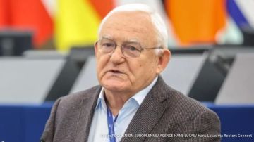 Экс-премьер Польши Лешек Миллер призвал Зеленского вернуть Варшаве оружие и танки вместо орденов