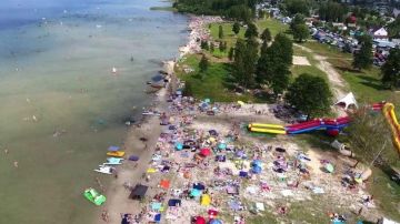 На Шацких озёрах — одном из самых популярных мест для отдыха на Украине — будут искать уклонистов