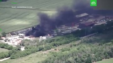Удар «Геранью» разнес топливное хранилище ВСУ на нефтебазе «Канцеровка», которая находится на подконтрольной Киеву части Запорожской области.