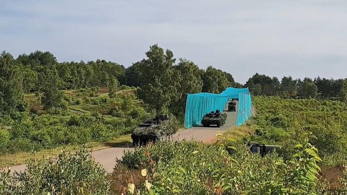Армия Нидерландов начала проводить учения, в ходе которых активно используются антидроновые сетки и кордиоры, а также другие элементы пассивной защиты от беспилотных летательных аппаратов (БПЛА) Армия Нидерландов начала проводить учения, в ходе которых активно используются антидроновые сетки и кордиоры, а также другие элементы пассивной защиты от беспилотных летательных аппаратов (БПЛА)