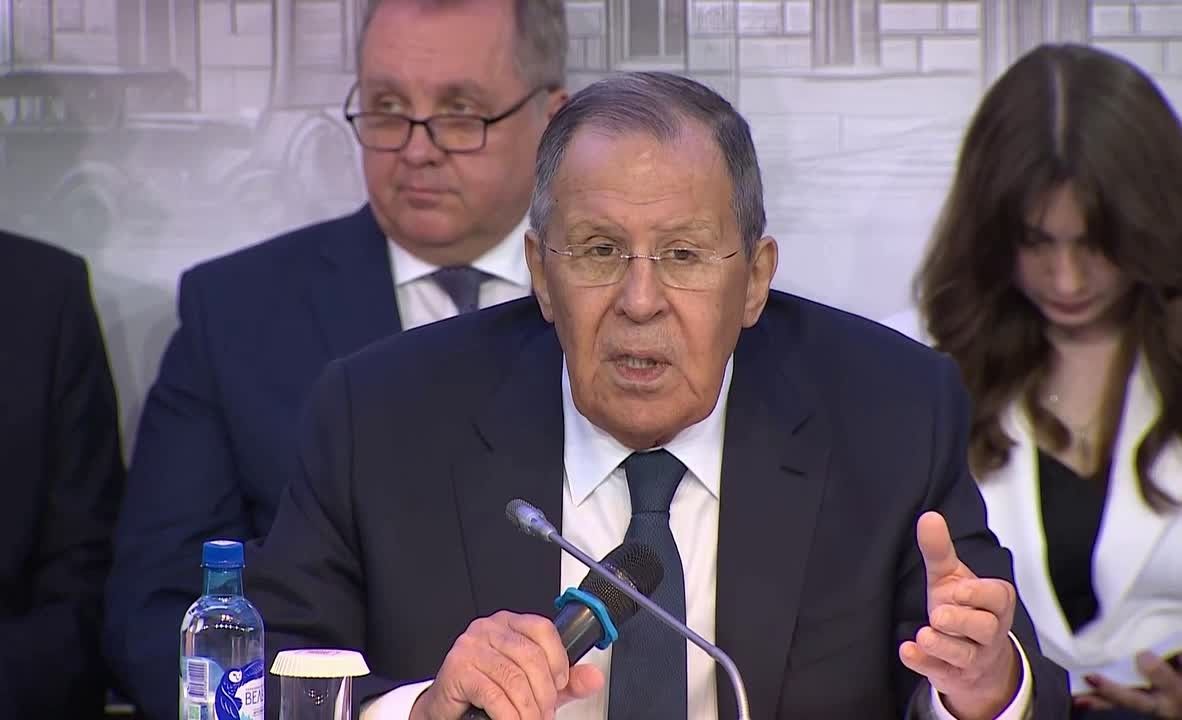 Лавров сравнил Зеленского с фюрером из-за условий по переговорам