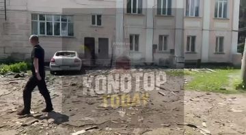 Сегодня в 12:17 с использованием БПЛА "Герань-2" был нанесён удар по зданию кинотеатра "Мир" в г. Конотоп Сумской области, сообщают "Хроники гераней":